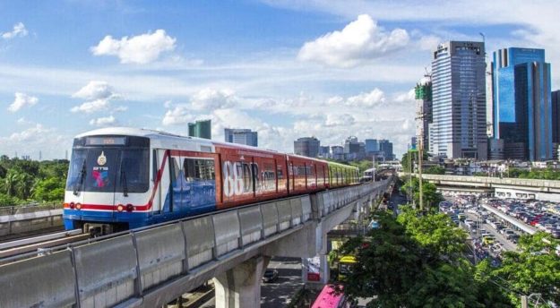 Новый Вечерний Бангкок 5 Поезд Sky Train в Бангкоке