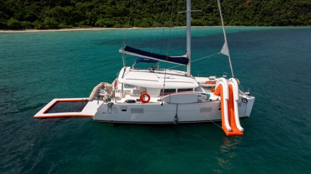 Катамаран Лагун 4 Кокпит и зоны отдыха катамарана Lagoon 400